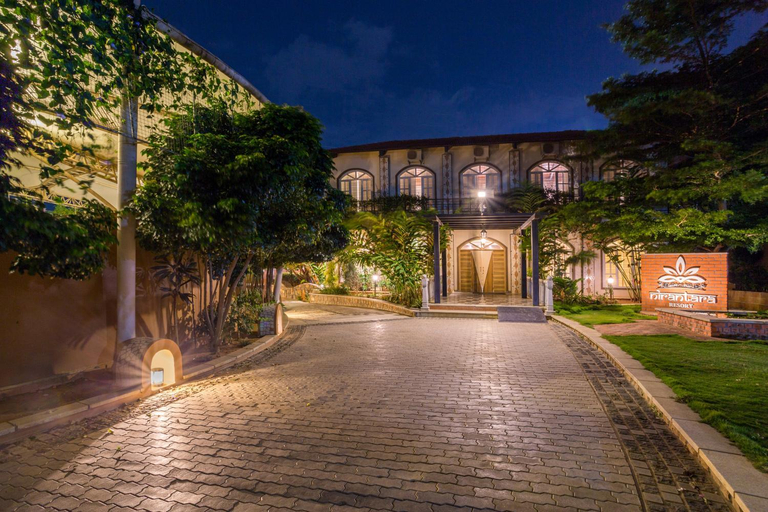 Exterior & Views