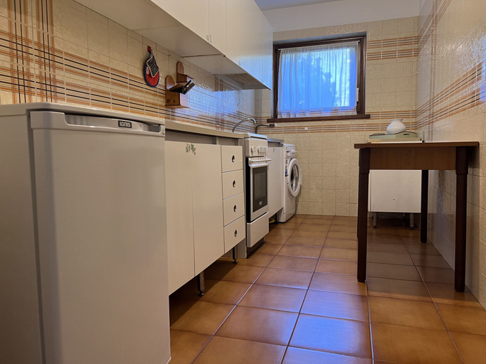 Room 2, 041 Trilocale con Giardino Pinzolo, Trento