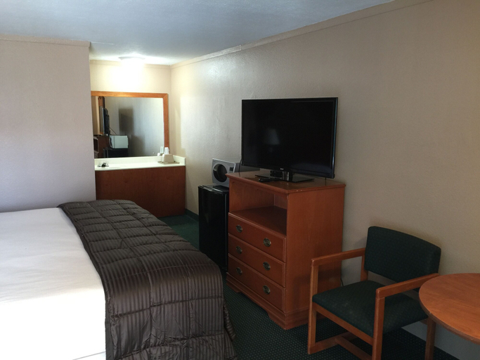 Room 5, Budget Inn, Pulaski