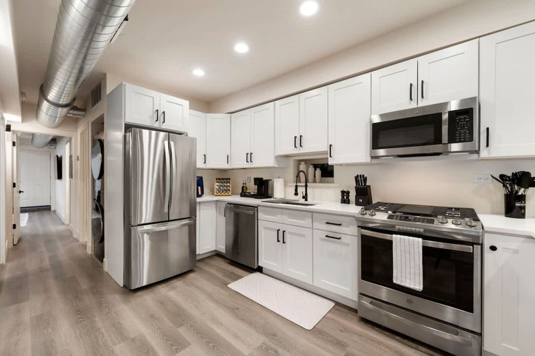 Private kitchen 3, Luxury 2BR 2BA in Wicker Park, Cook