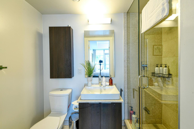 Bathroom 4, RivetStays - The York, Toronto