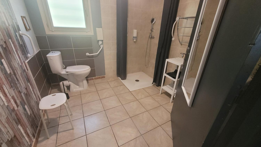 Bathroom 3, Hotel La Peyrade, Lot