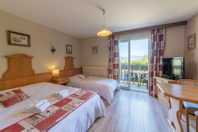 Bedroom 2, Hotel Le Bois Joli, Haute-Savoie