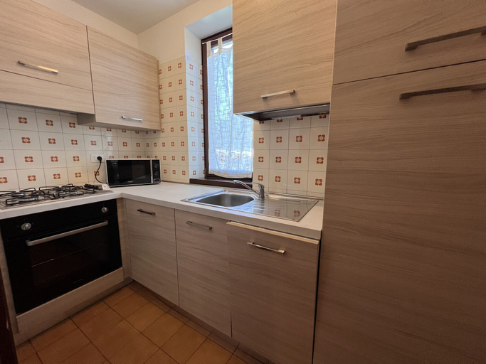 Room 4, 035 Trilocale Giustino, Trento