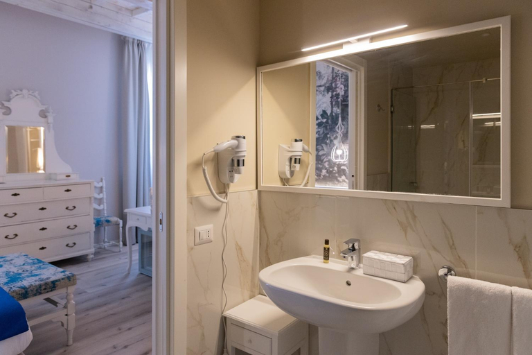 Bathroom 4, Villa La Personala, Modena