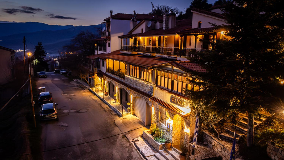 Exterior & Views