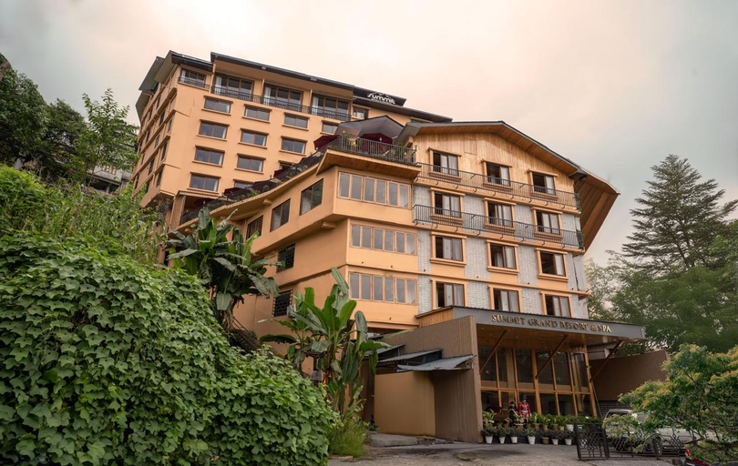 Exterior & Views