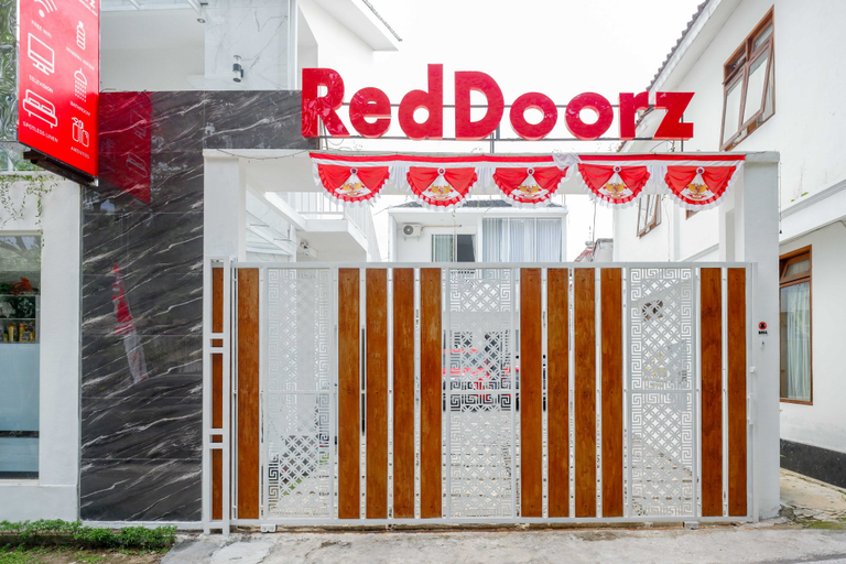 Exterior & Views 2, RedDoorz Syariah near Taruna Nusantara Magelang, Magelang