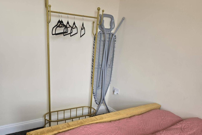 Bedroom 3, 2 Bed - Sleeps 6 - Private Balcony - City Centre, Wolverhampton