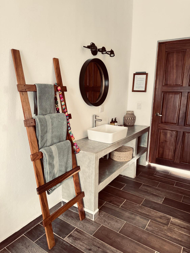 Bathroom 3, Casa Beu Hotel Boutique, Dist. Pochutla