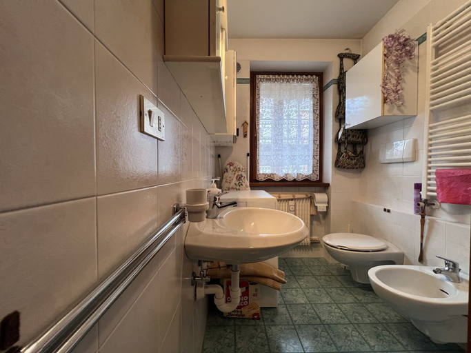 Room 3, 060 Trilocale Giustino, Trento