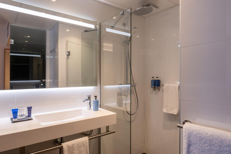 Bathroom 4, Hotel L Amiraute, Finistère