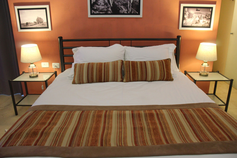 Bedroom 2, Artists' Colony Inn Zefat