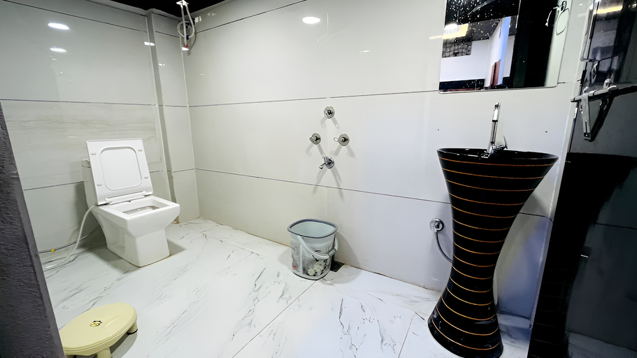 Bathroom, Goroomgo Pallav Guest House Ujjain, Ujjain