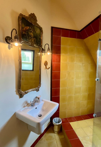 Bathroom 3, Chateau La Chevalerie - 24h du Mans, Sarthe
