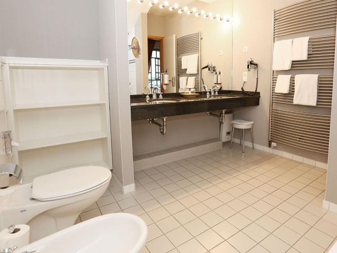 Bathroom 4, DORMERO Hotel Bergstrom Luneburg, Lüneburg