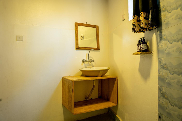 Bathroom 3, Dan Stam Hotel, Arusha