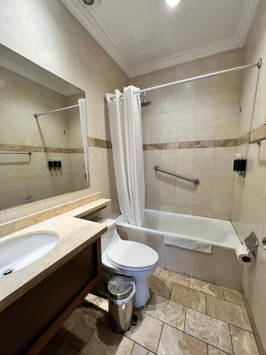 Bathroom 3, KINTU PLAZA HOSPEDAJE, Cuenca