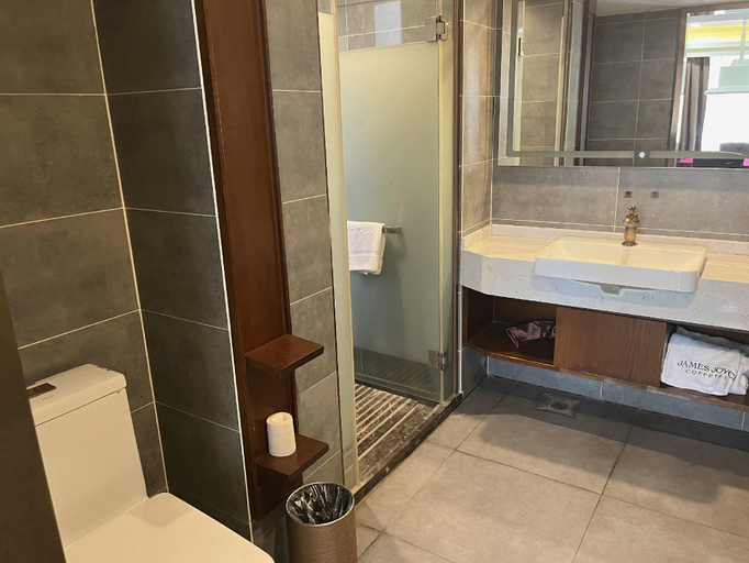 Bathroom 3, James Joyce Coffetel Wuhan Xudong, Wuhan