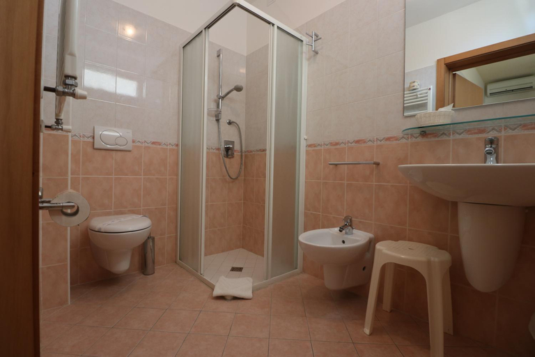 Bathroom, Hotel Galassia, Rimini
