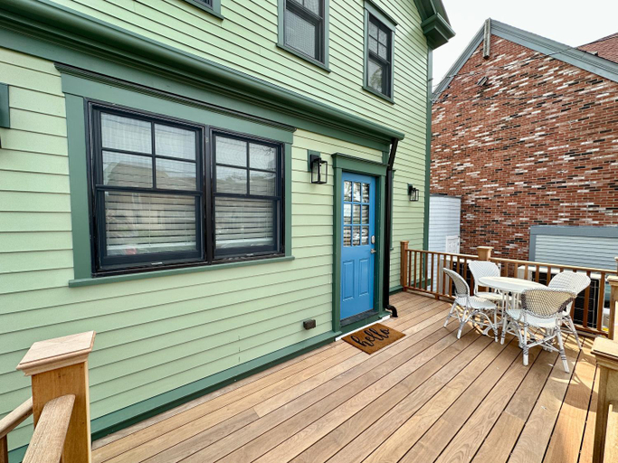 Others 5, Epic Downtown Newport location w Parking, Newport