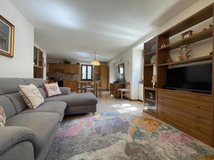 Room 4, 062 Ampio Trilocale Carisolo, Trento