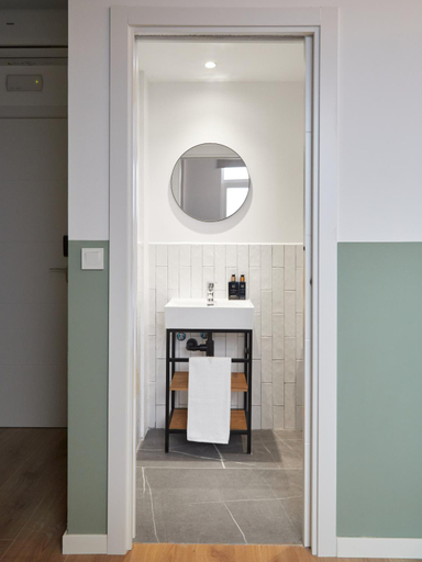 Bathroom 4, Ola Living Hostal Tetuan, Madrid