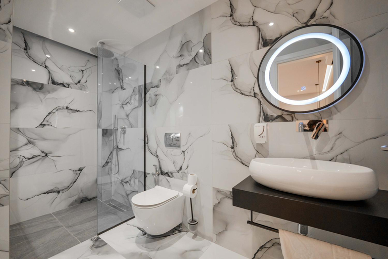 Bathroom 4, Absolute Hotel, Sarandës