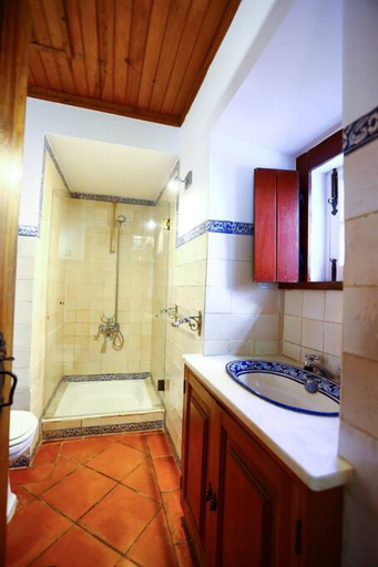 Room 2, Pine Tree House in Azeit o, Setúbal