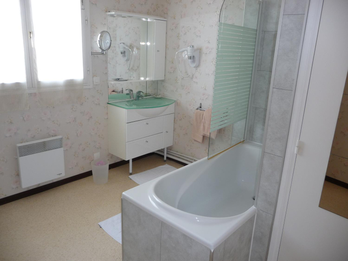 Bathroom 4, Hotel du Haut Marais, Eure