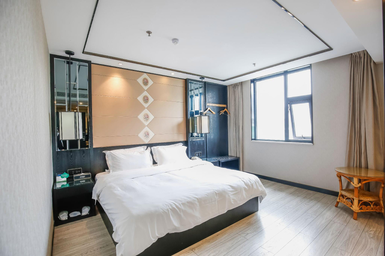 Bedroom 2, Holiday Sunshine Hotel, Chengdu