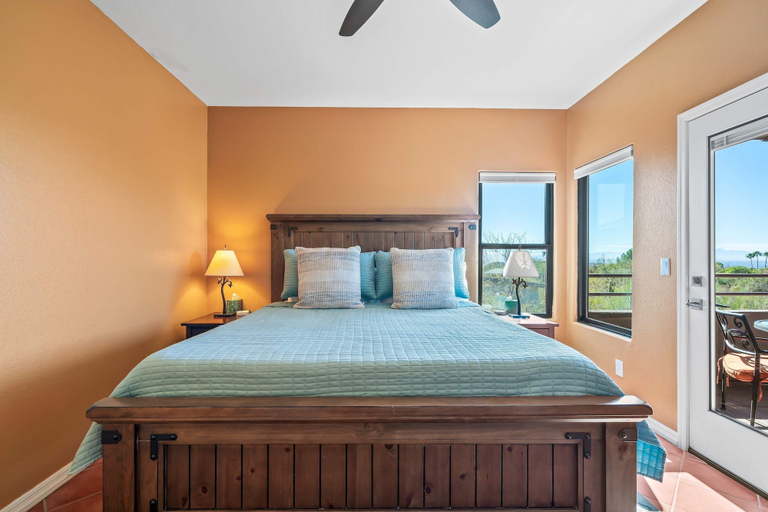 Room 4, Gorgeous Mountain City Views Pools Hot Tubs, Pima