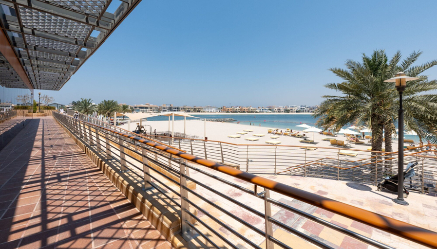Room 5, Exquisite 2BR w Exclusive Beach Access at the Palm, Dubai