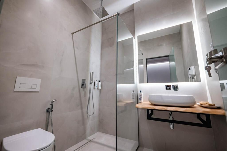 Bathroom 4, Mae Select Hotel, Sarandës