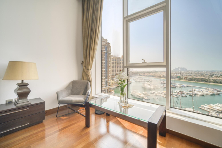 Room 4, Waterfront Sea View Apt w Wow Factor on The Palm, Dubai