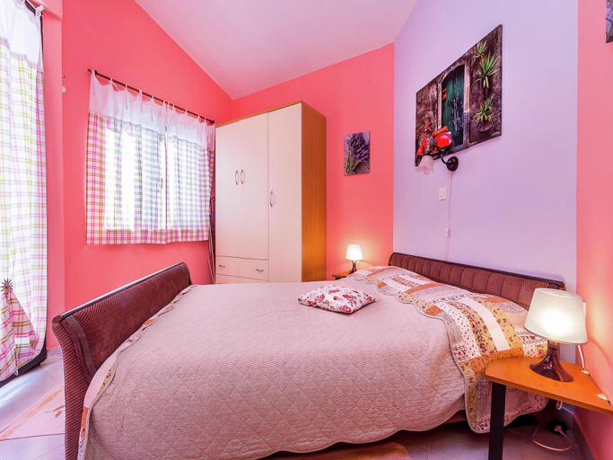 Bedroom 2, Apartment in Liznjan with Pool and Terrace, Ližnjan