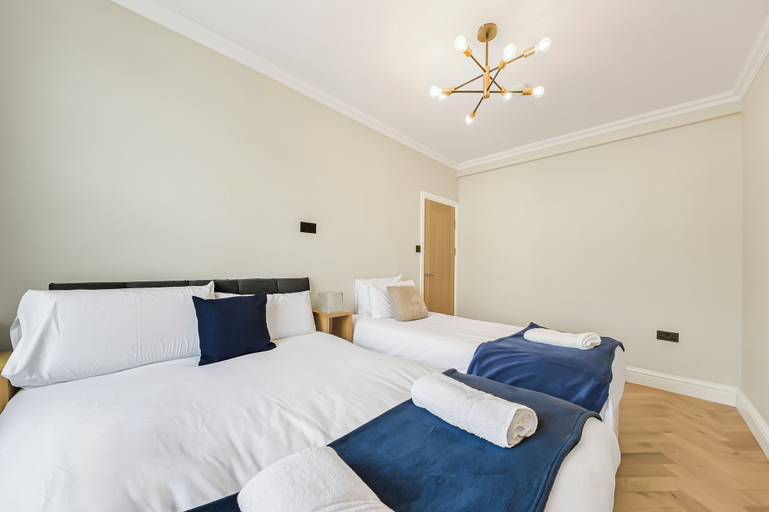 Bedroom 2, Cambridge Court Central Flats, London