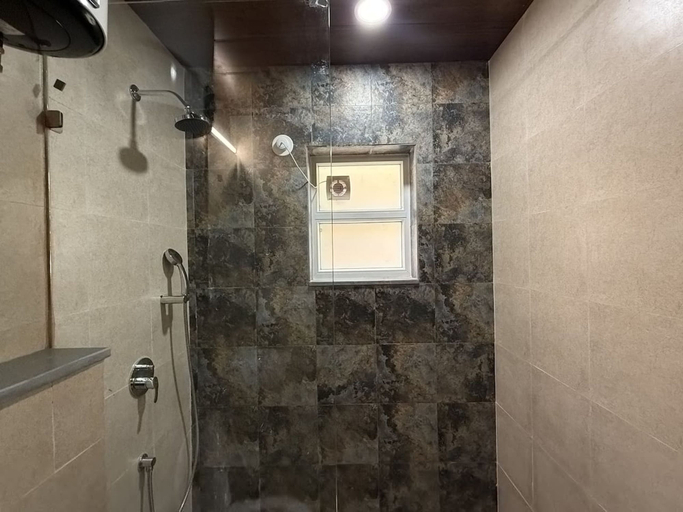 Room 5, Stylish 1BR in North Goa-5 Mins to Candolim Beach, North Goa