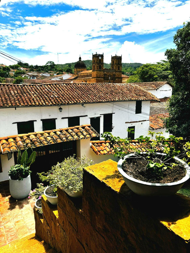 Exterior & Views