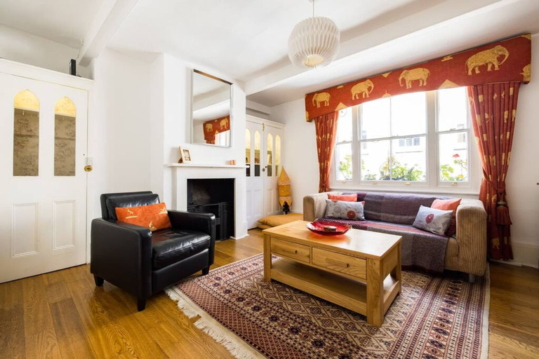 Room 2, 2 Bed Homely Apartment Near British Museum, London