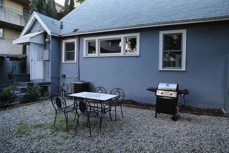 Room 4, Updated 2BR House in Glendale With Private Fenced Yard Parking p2, Los Angeles