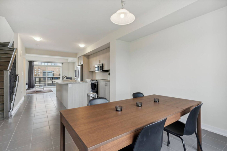 Room 3, A Brand New 4BR Townhouse in Thorold Retreat, Niagara