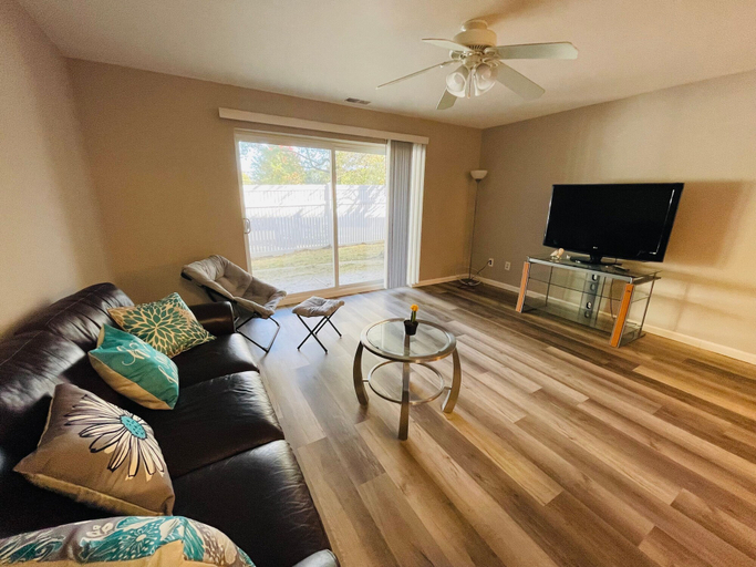 Room 5, Comfortable 1BR in Elkins Park Parking Pool, Montgomery