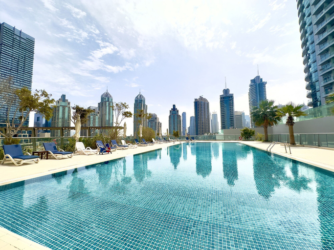 Room 3, 1BR Apt in Prime Location w Marina View Balcony, Dubai