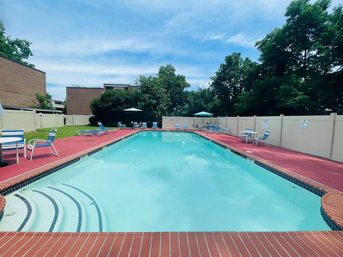 Room 2, Comfortable 1BR in Elkins Park Parking Pool, Montgomery