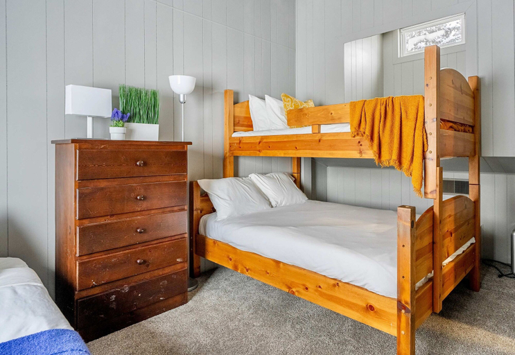 Room 3, Lakeside Cabin Kingbd 5beds Smarttv Firepit, Division No. 13