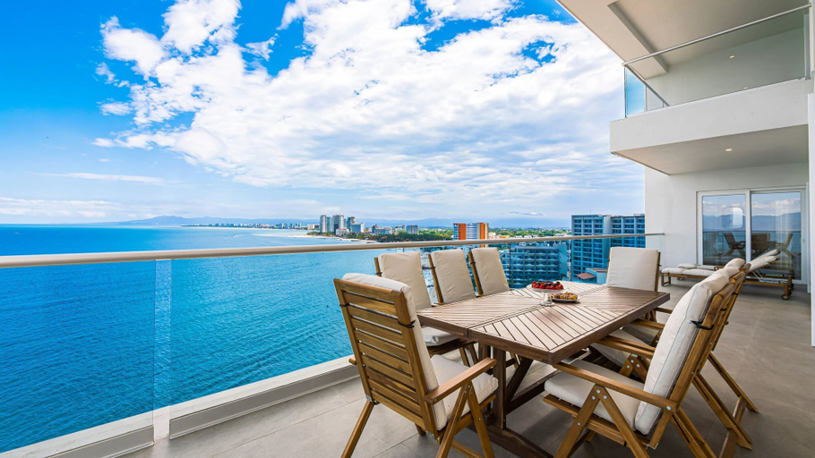 Room 4, Beachfront Luxury 4BR Penthouse With Incredible Ocean Views, Puerto Vallarta
