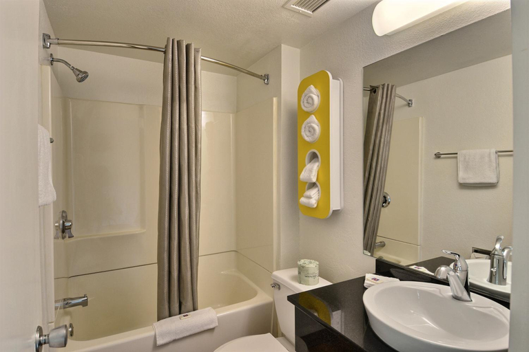Bathroom 4, Motel 6 Danvers, MA - Boston North, Essex