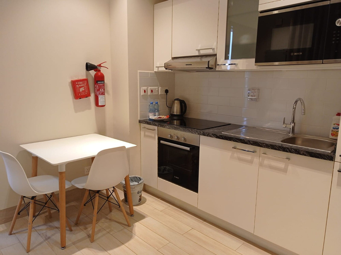 Room 3, Bright Studio With Pool View Balcony, Taqah