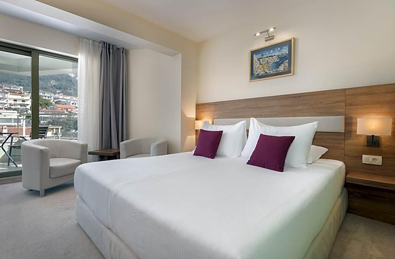 Bedroom 3, Hotel Park Makarska, Makarska